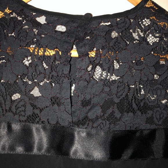 Beautiful black satin and lace blouse - Picture 5 of 7